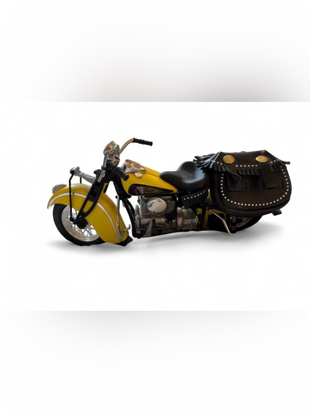 Rare 1942 Yellow Danbury Mint Indian Motorcycle 1:10 Diecast Model Saddlebags